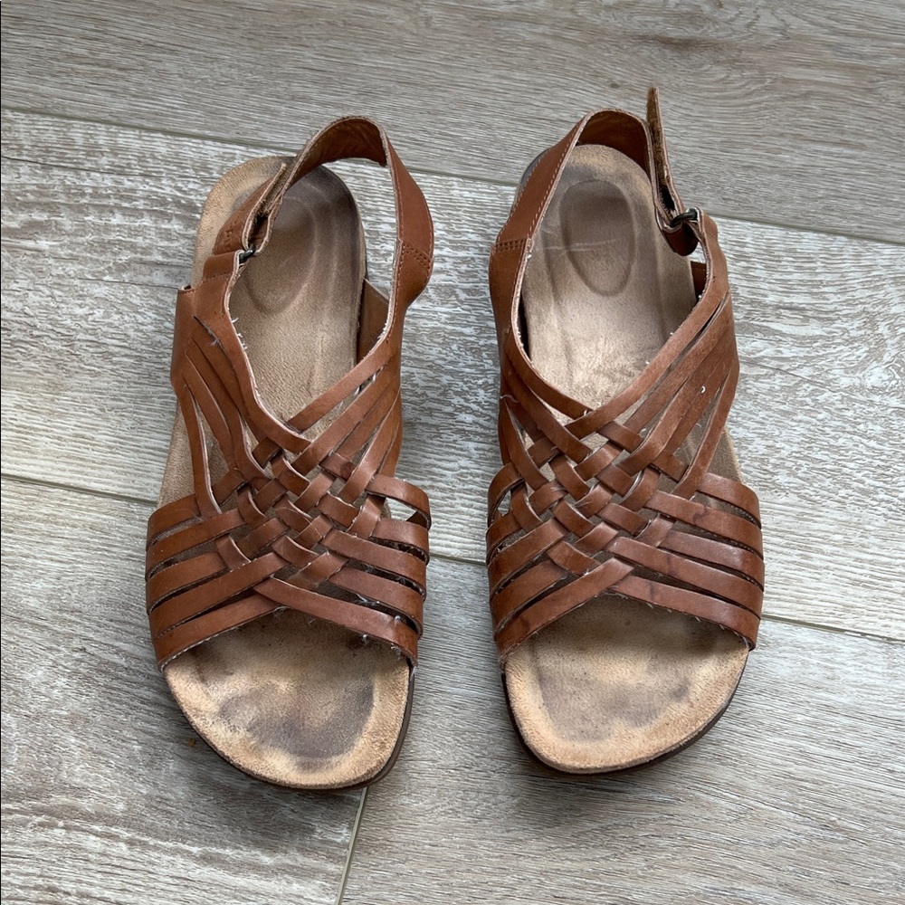 Easy Spirit Tan Woven Sandals